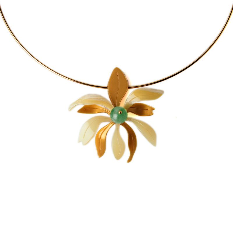COLLAR MAGNOLIA DORADA